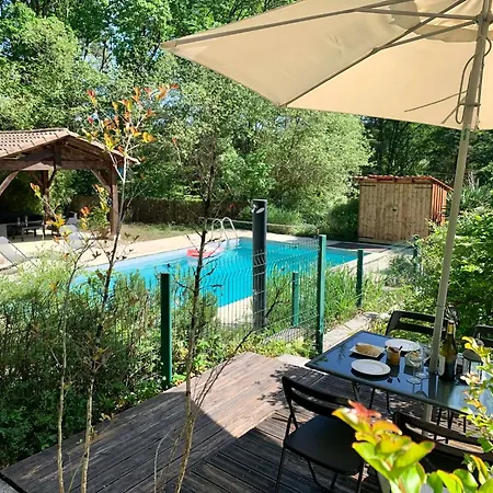 Petit Dans Les Bois Avec Piscine Privative Saint-Jean-d'Estissac