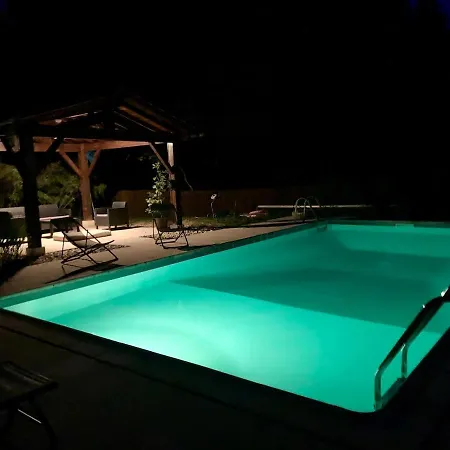 Petit Dans Les Bois Avec Piscine Privative *